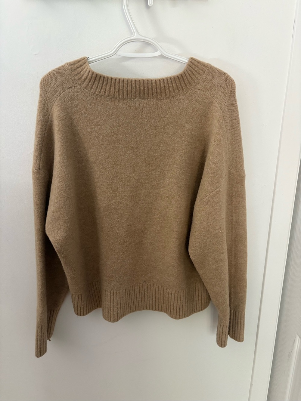 Zara Beige V-Neck Sweater - Picture 4 of 9